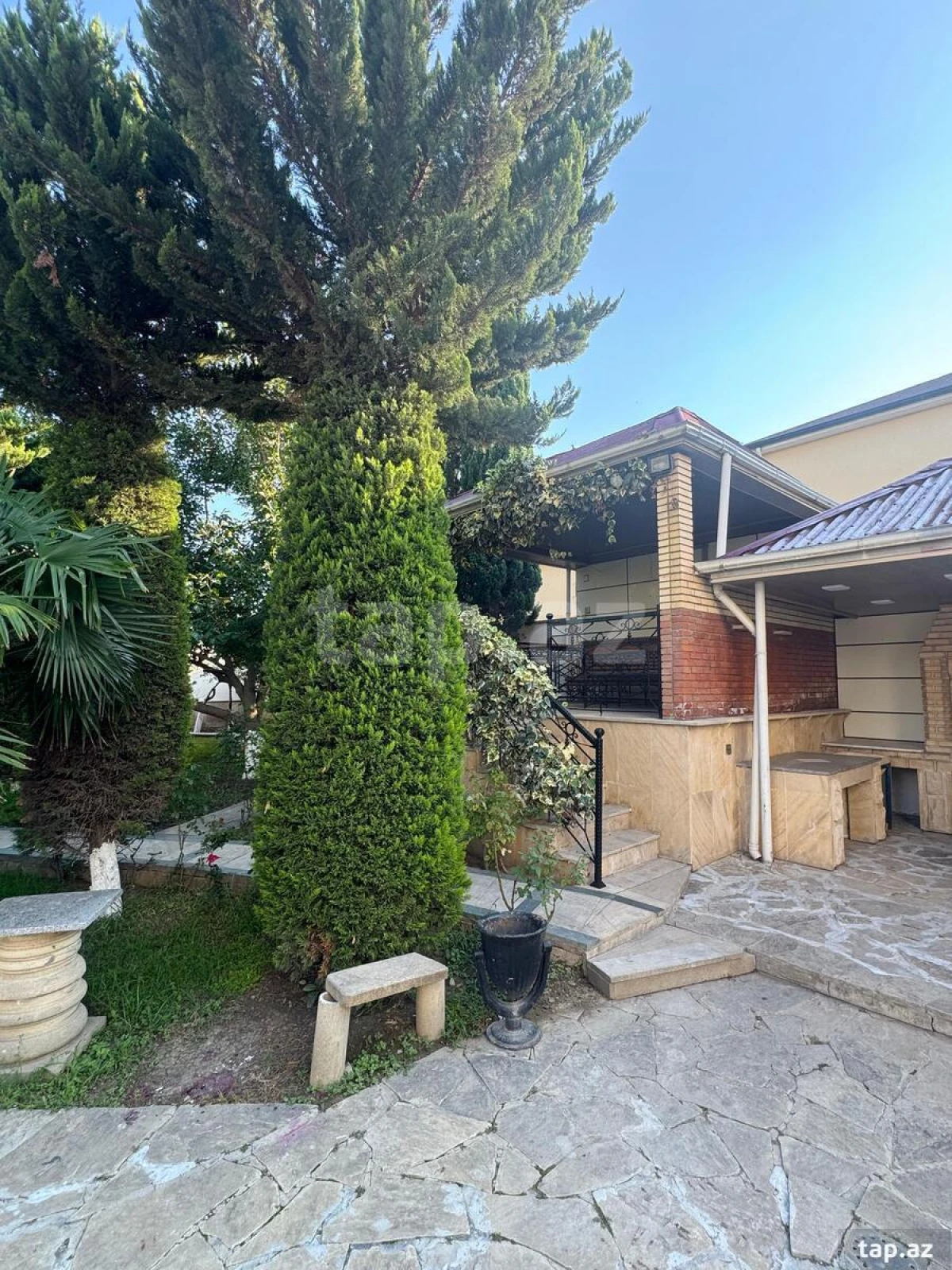 Satılır 5 otaqlı həyət evi