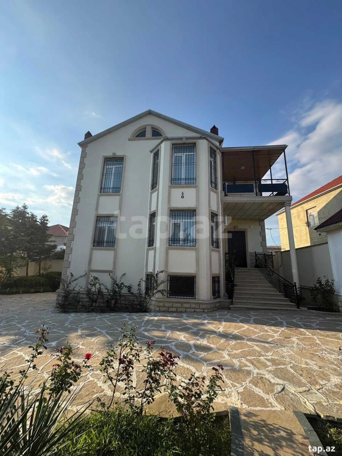 Satılır 5 otaqlı həyət evi