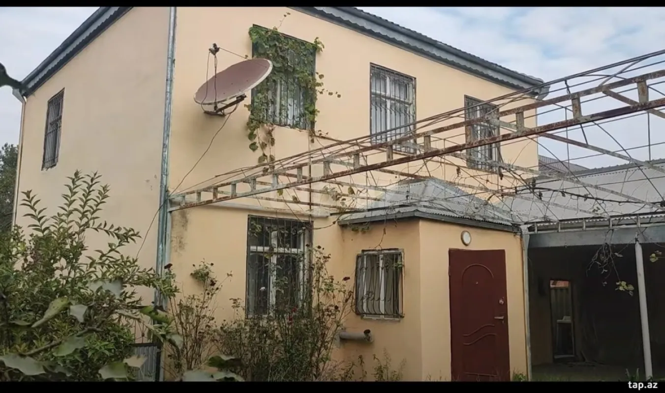 Satılır 5 otaqlı həyət evi