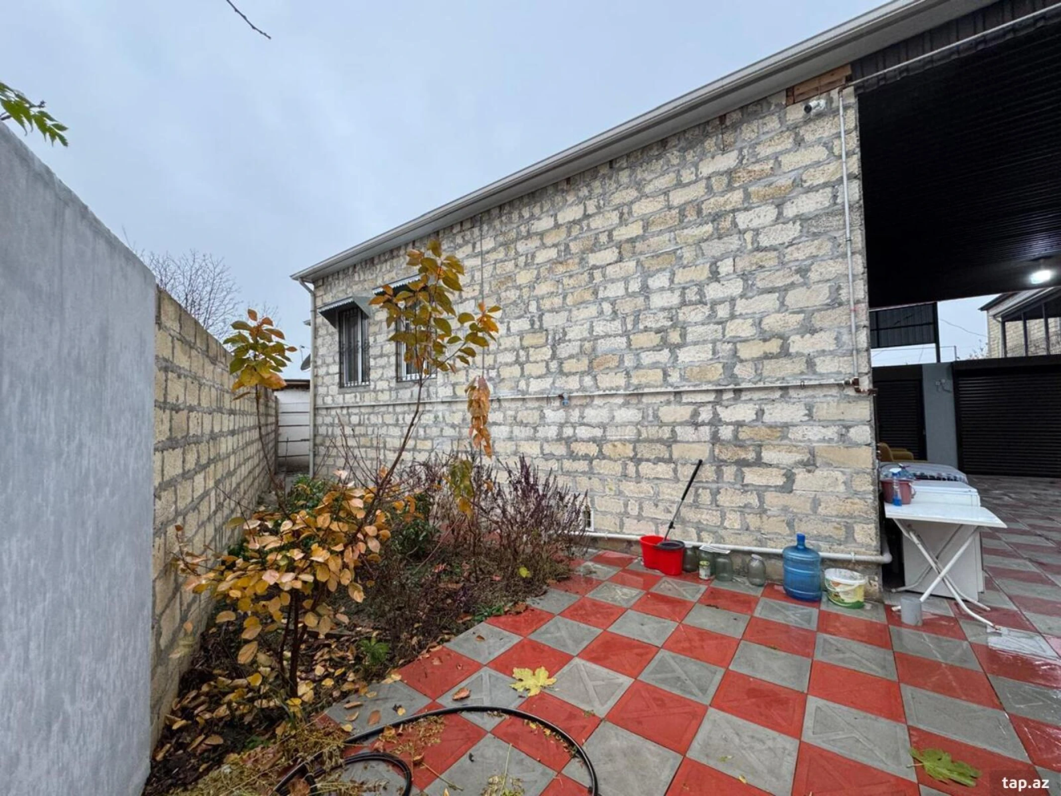 Satılır 3 otaqlı həyət evi