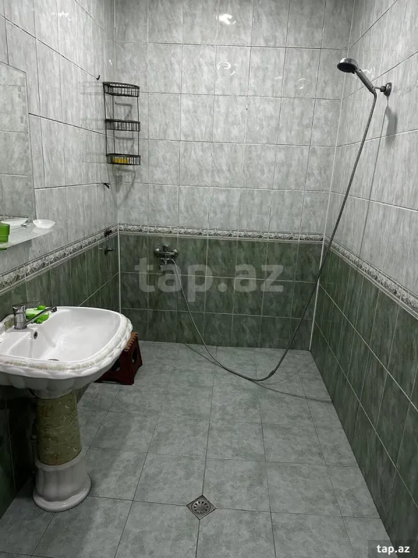 Kirayə verilir 3 otaqlı yeni tikili 100 m²