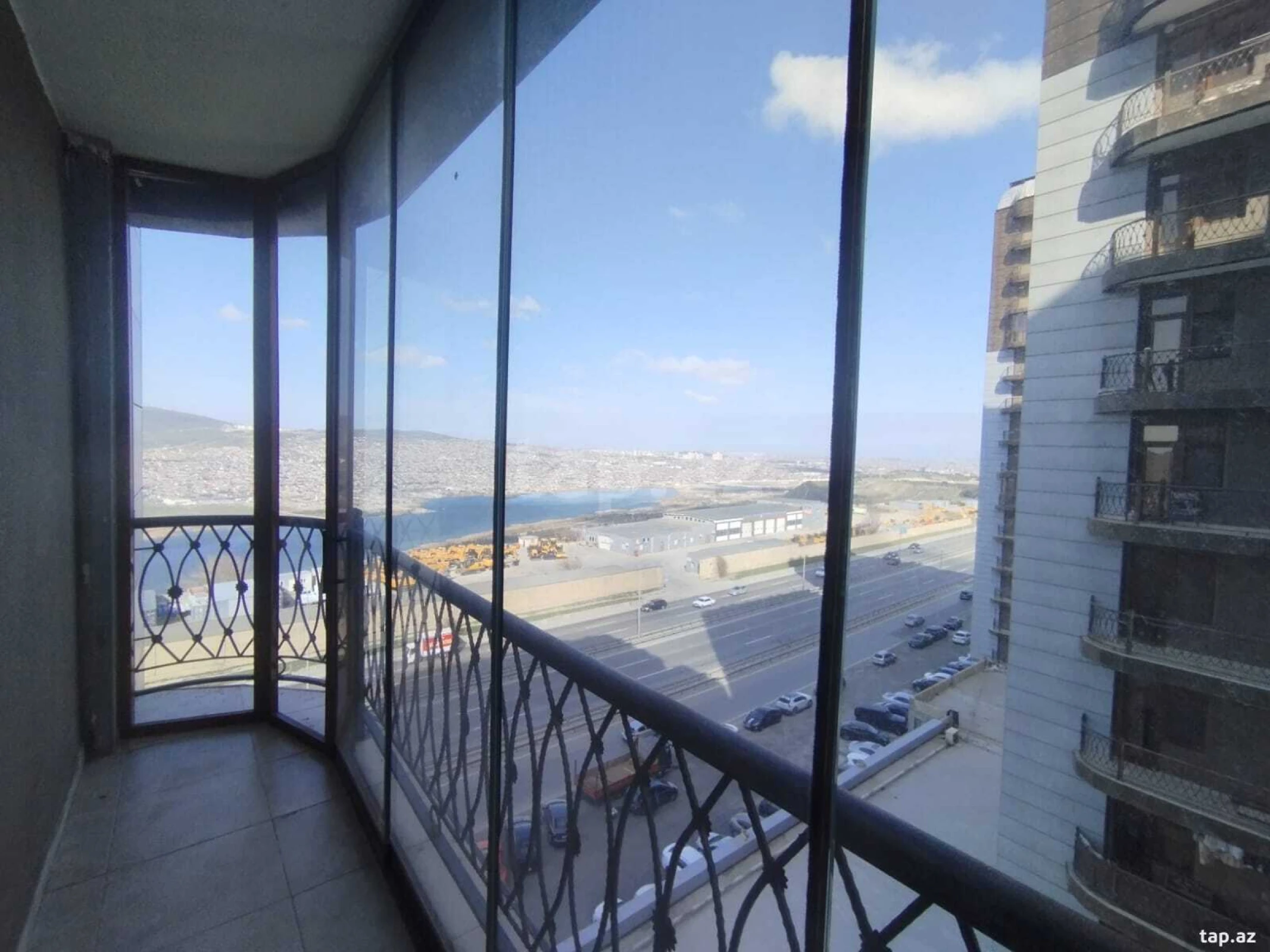 Kirayə verilir 3 otaqlı yeni tikili 130 m²