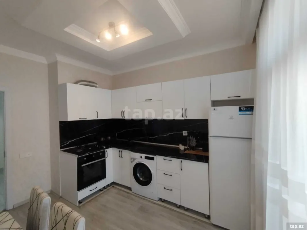 Kirayə verilir 3 otaqlı yeni tikili 130 m²