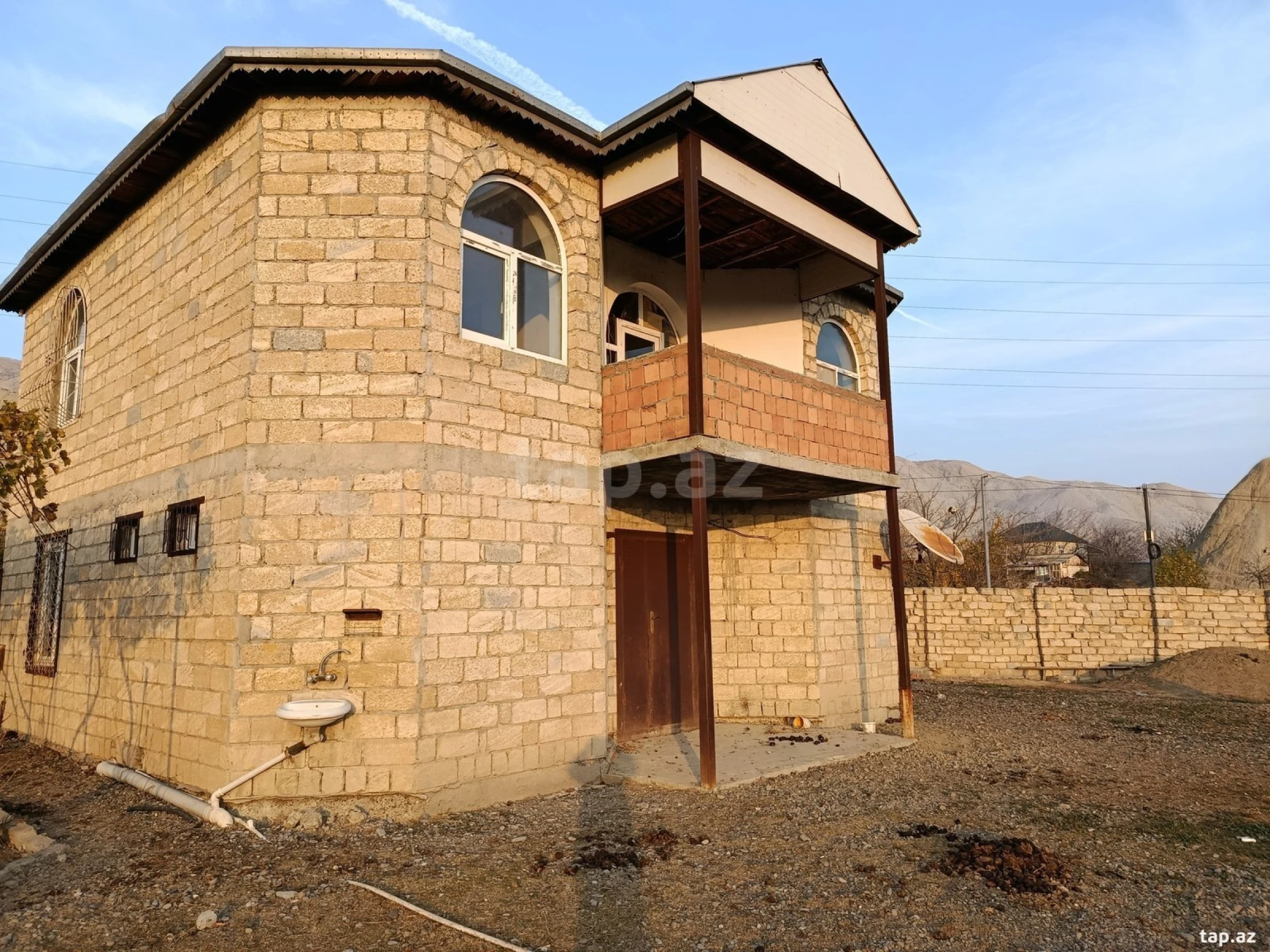 Satılır 5 otaqlı həyət evi