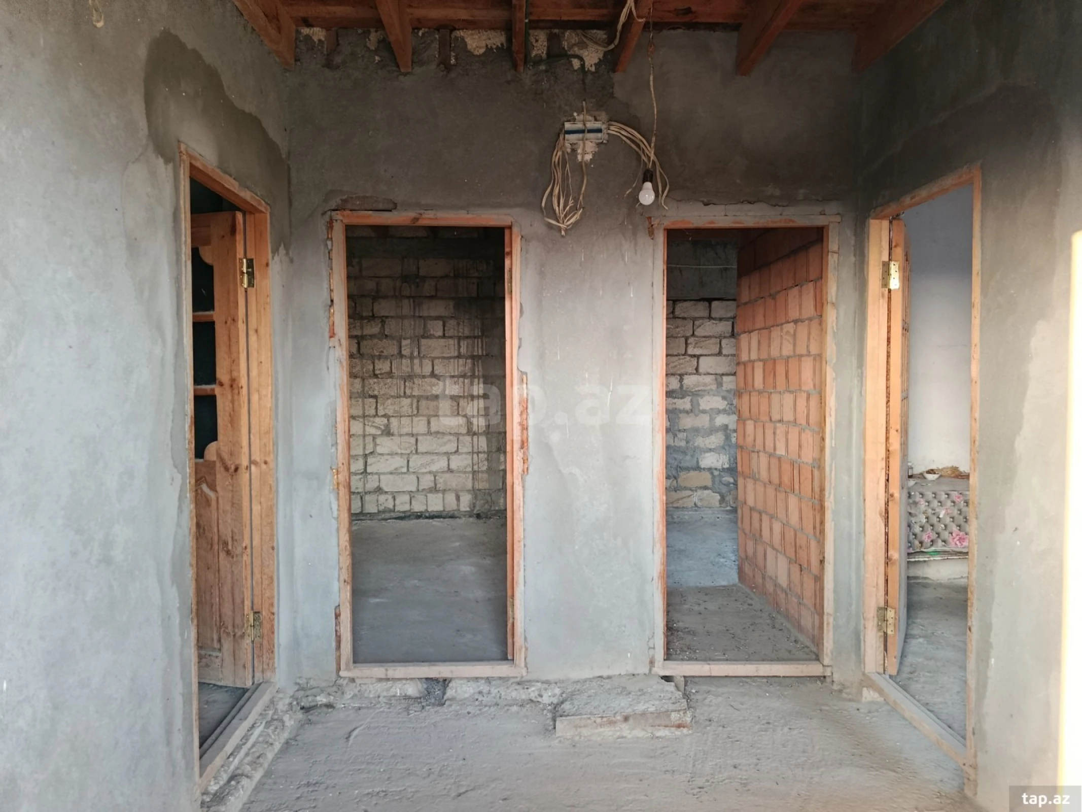 Satılır 5 otaqlı həyət evi