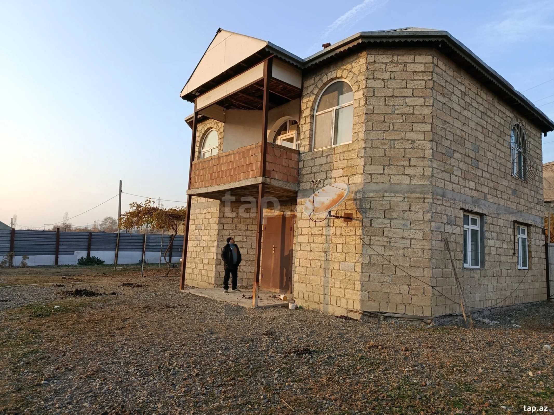 Satılır 5 otaqlı həyət evi