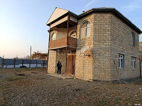 Satılır 5 otaqlı həyət evi