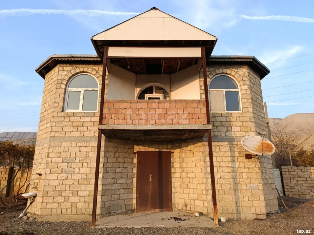 Satılır 5 otaqlı həyət evi