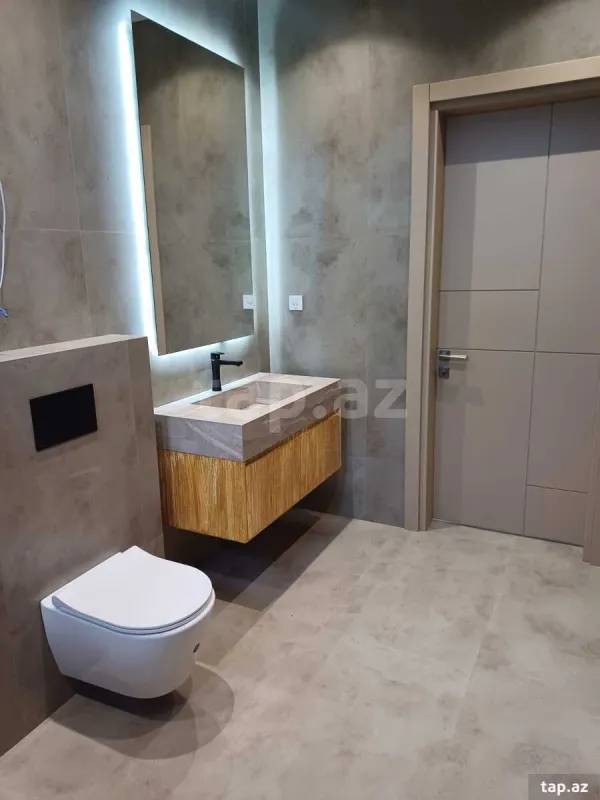 Satılır 6 otaqlı həyət evi