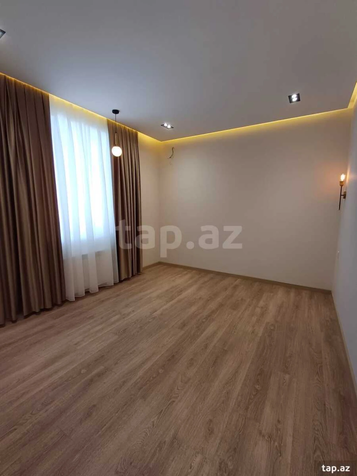 Satılır 6 otaqlı həyət evi