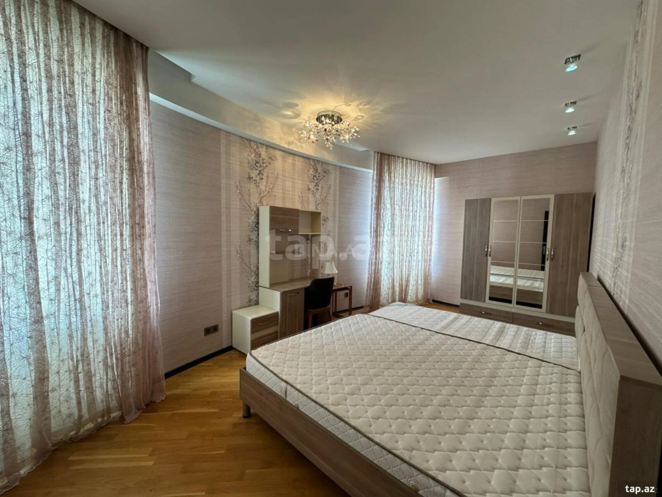 Kirayə verilir 3 otaqlı yeni tikili 120 m²