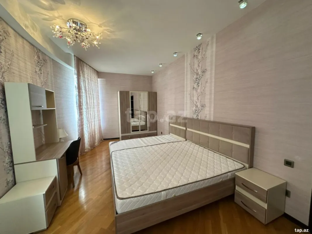 Kirayə verilir 3 otaqlı yeni tikili 120 m²