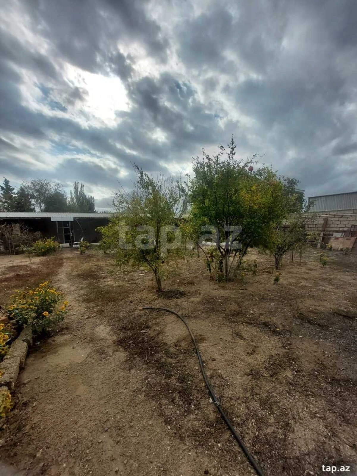 Satılır 3 otaqlı həyət evi