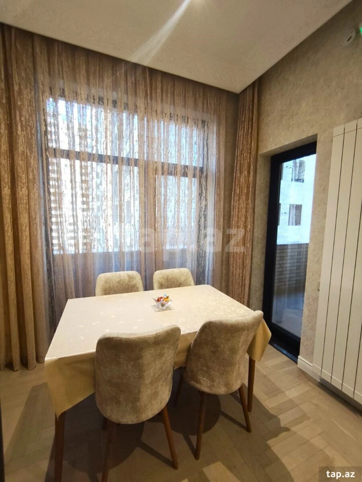 Kirayə verilir 2 otaqlı yeni tikili 93 m²