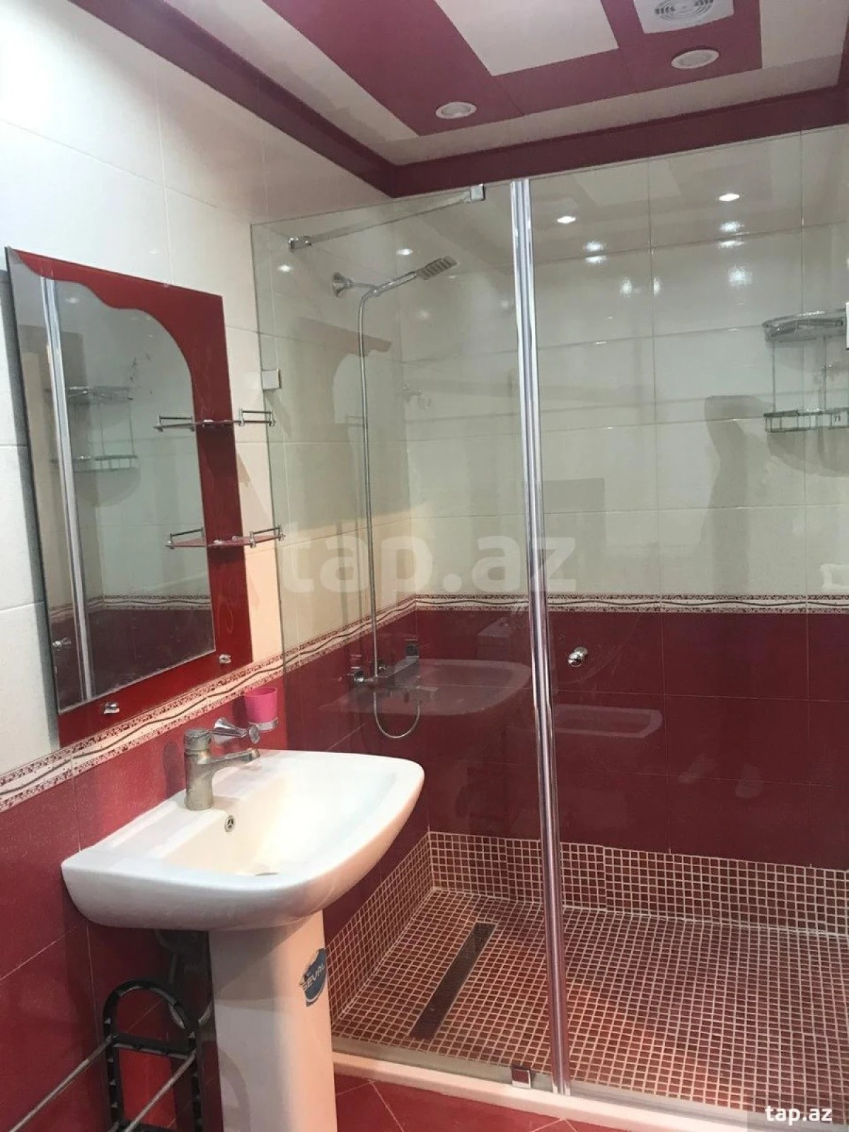 Kirayə verilir 2 otaqlı yeni tikili 50 m²