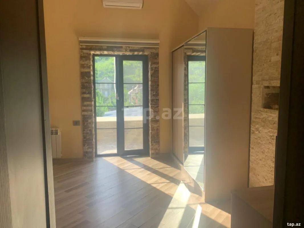 Satılır 5 otaqlı həyət evi