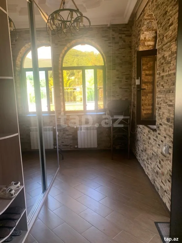 Satılır 5 otaqlı həyət evi