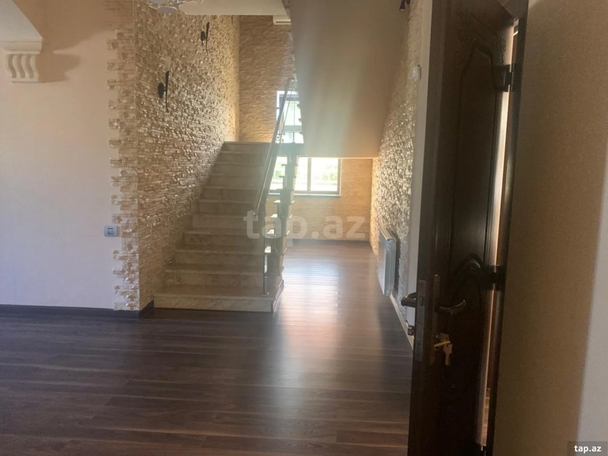 Satılır 5 otaqlı həyət evi