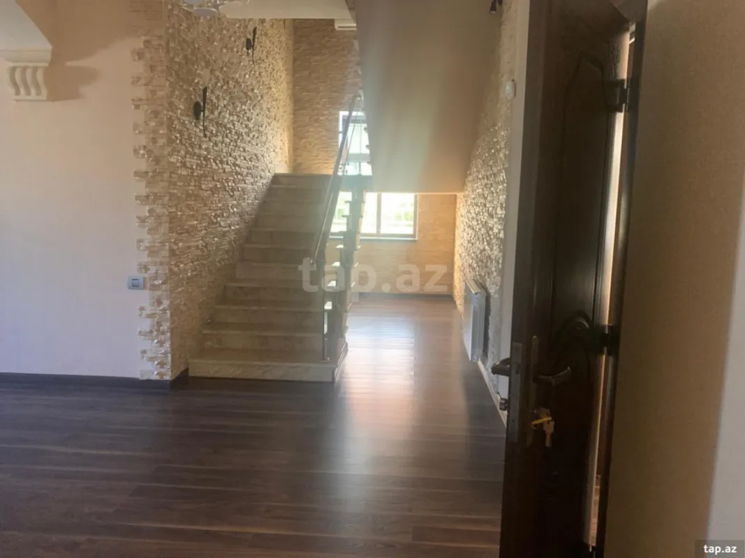 Satılır 5 otaqlı həyət evi