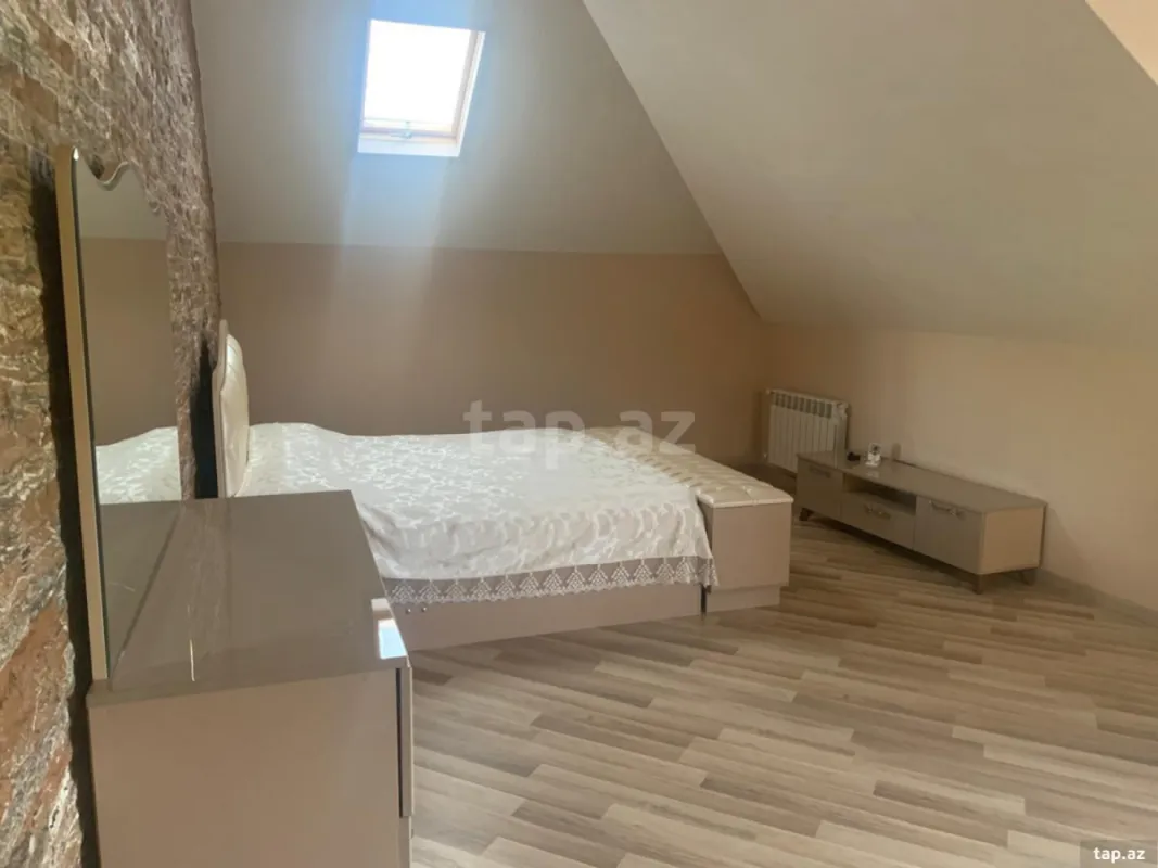 Satılır 5 otaqlı həyət evi