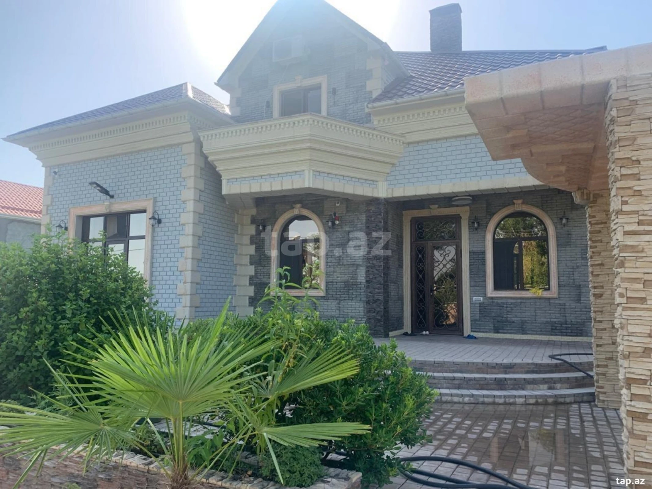 Satılır 5 otaqlı həyət evi