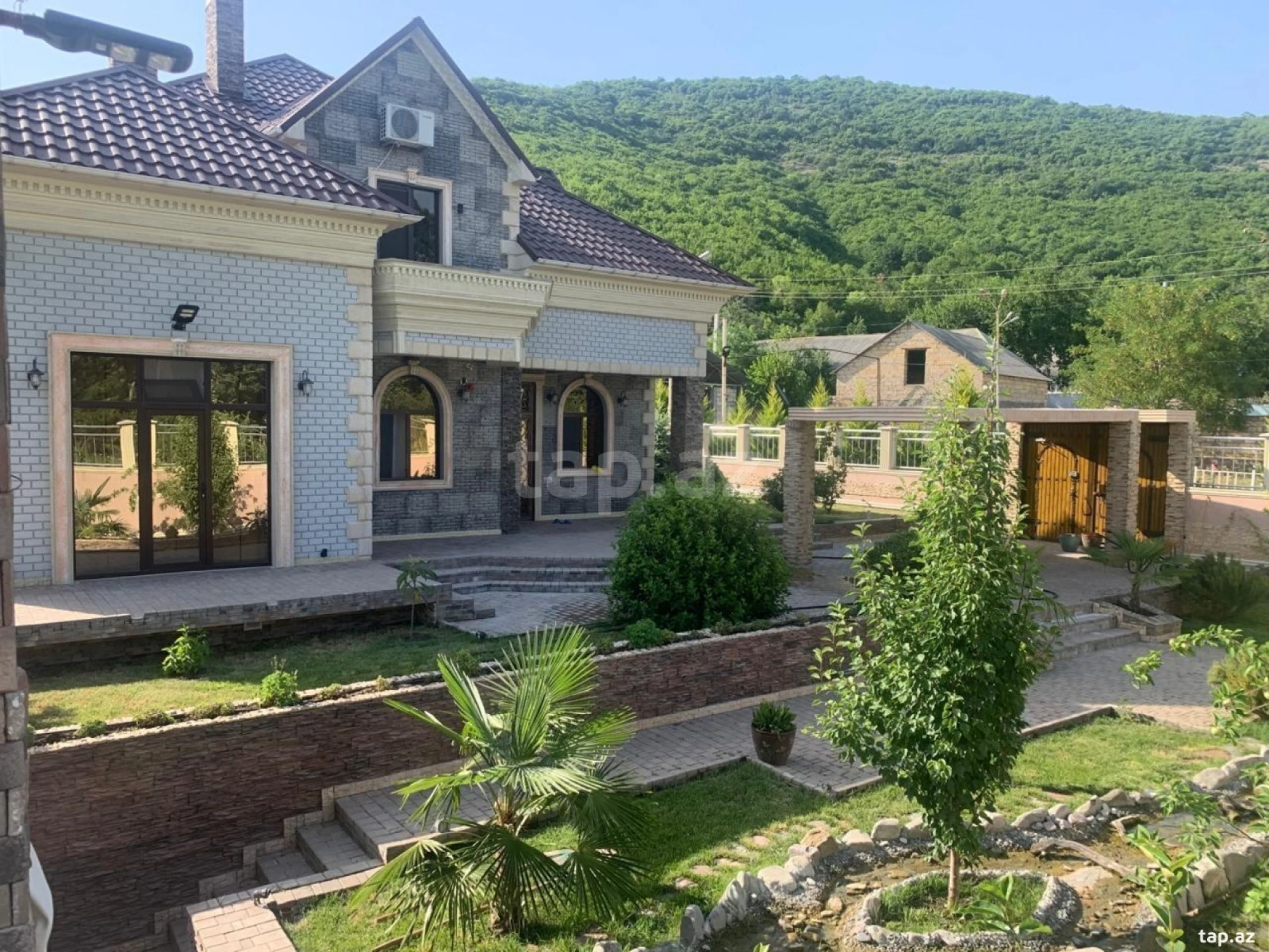 Satılır 5 otaqlı həyət evi