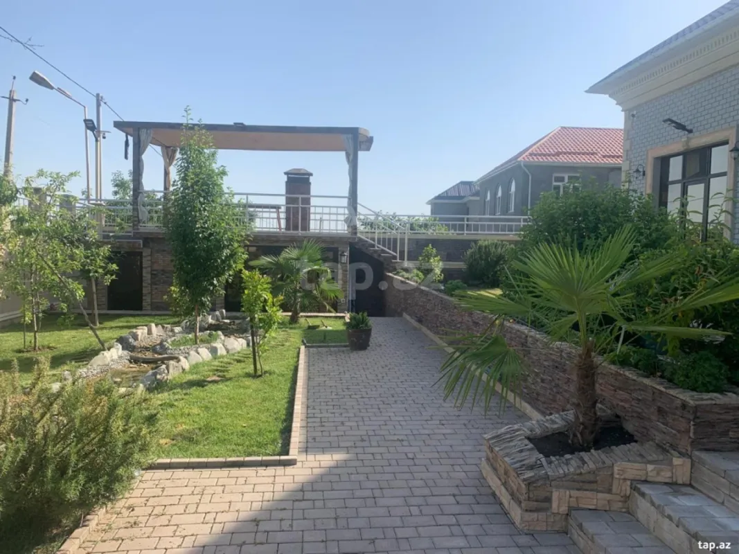 Satılır 5 otaqlı həyət evi