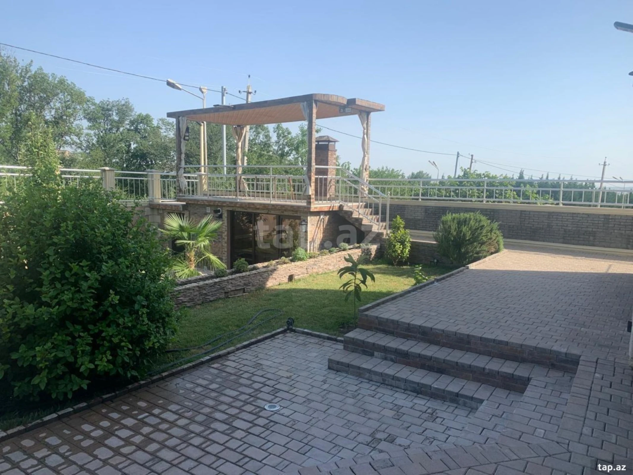 Satılır 5 otaqlı həyət evi