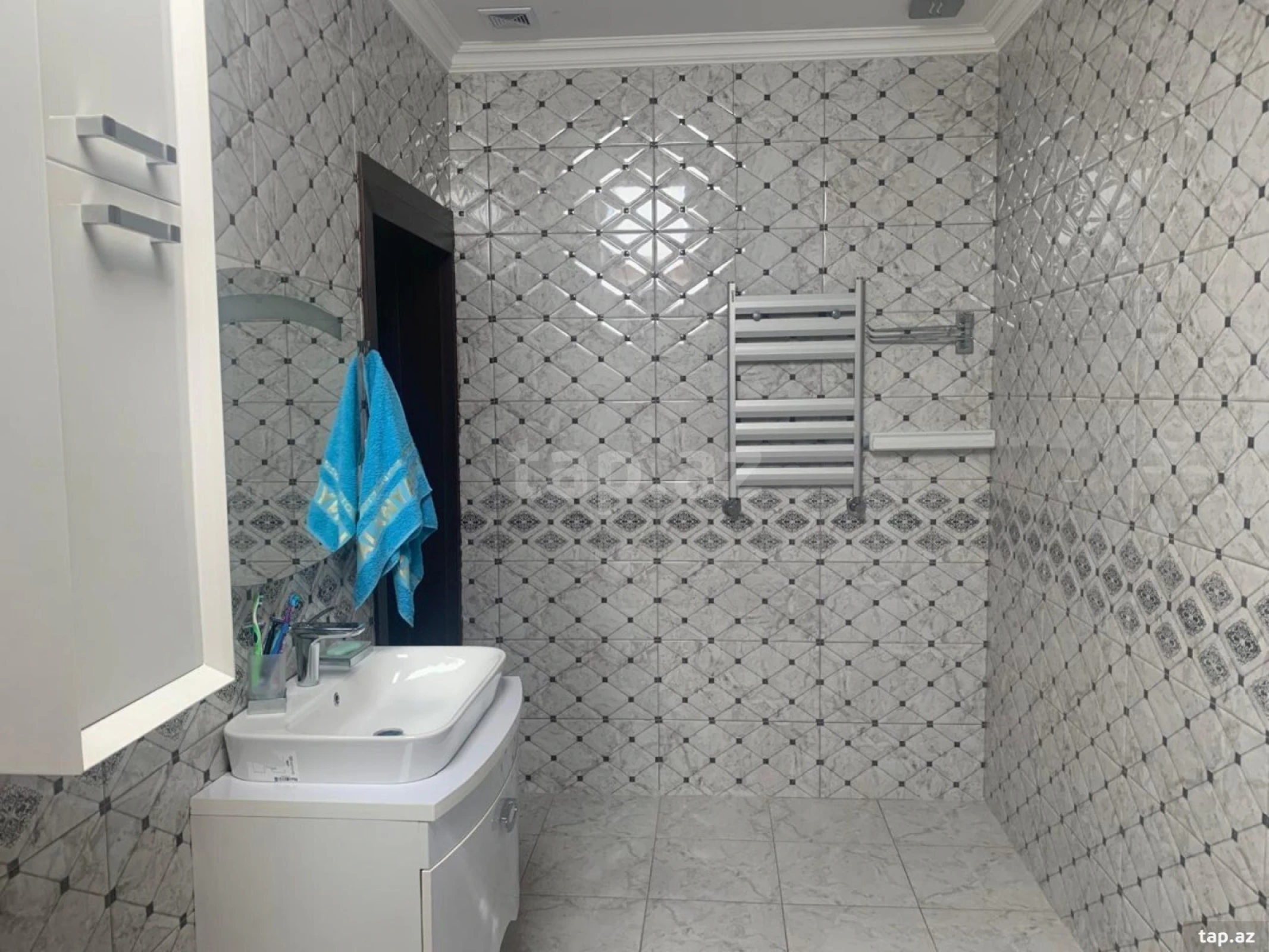 Satılır 5 otaqlı həyət evi