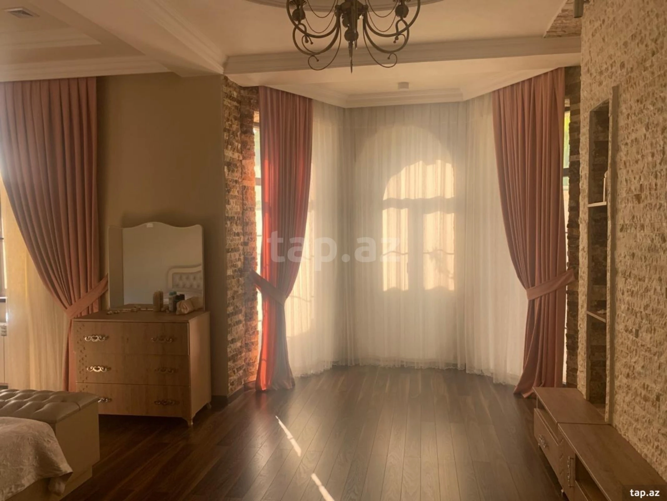 Satılır 5 otaqlı həyət evi