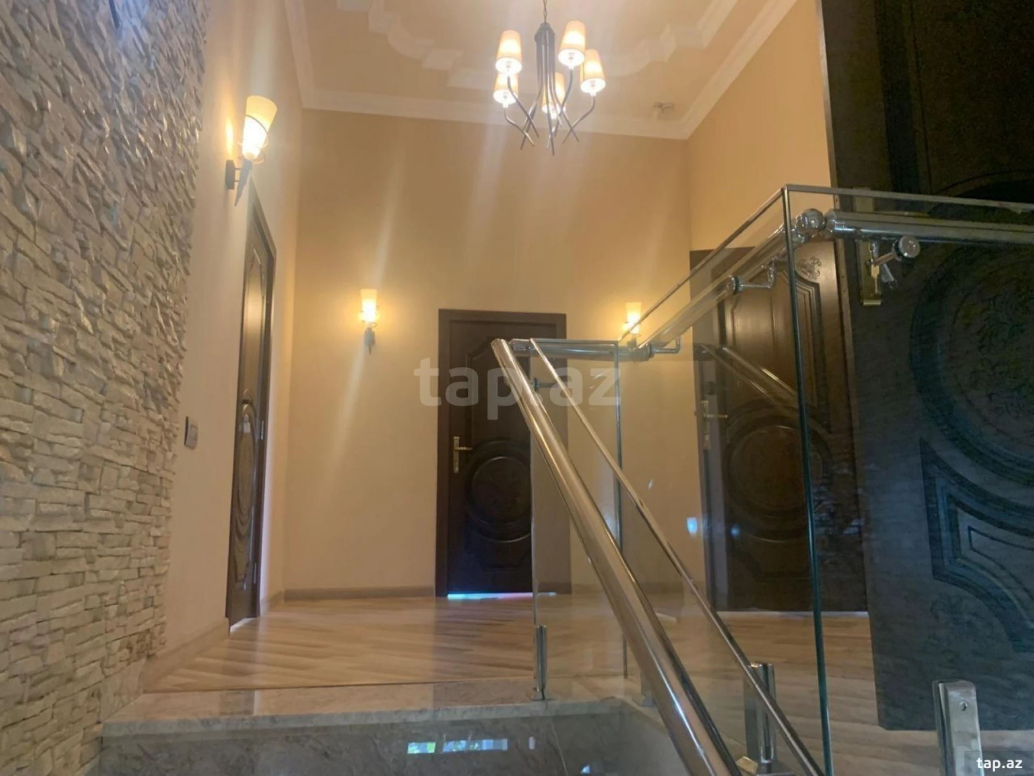 Satılır 5 otaqlı həyət evi