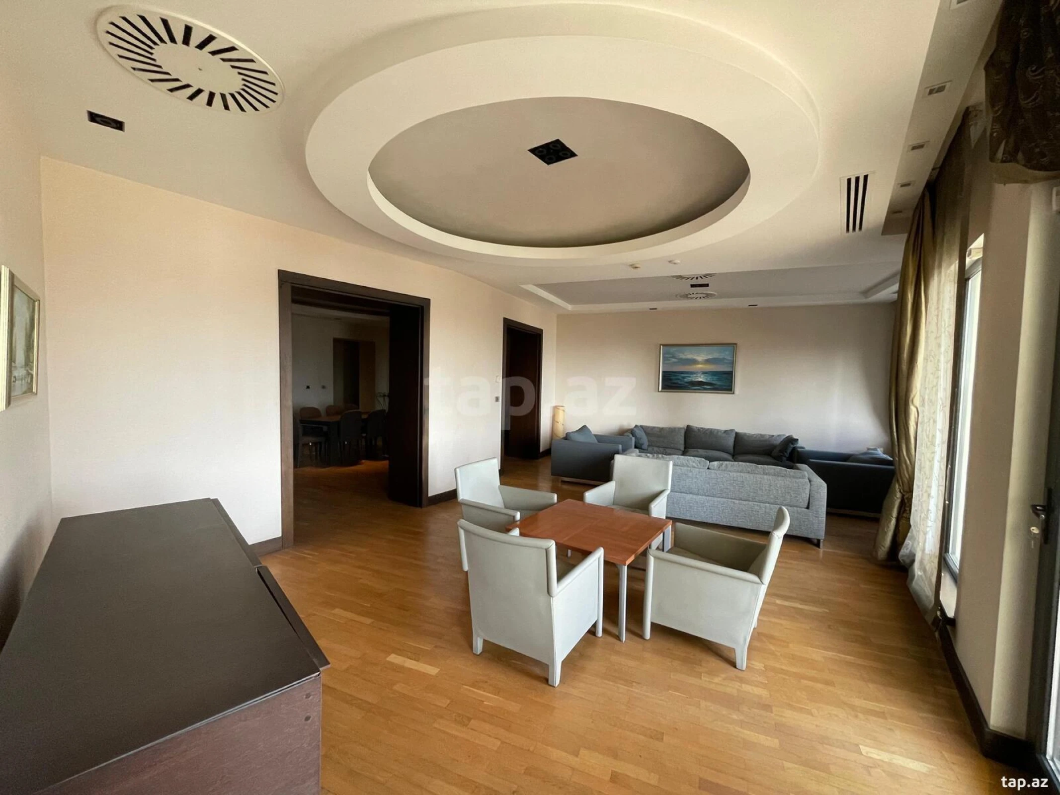 Satılır 7 otaqlı mənzil 368 m²