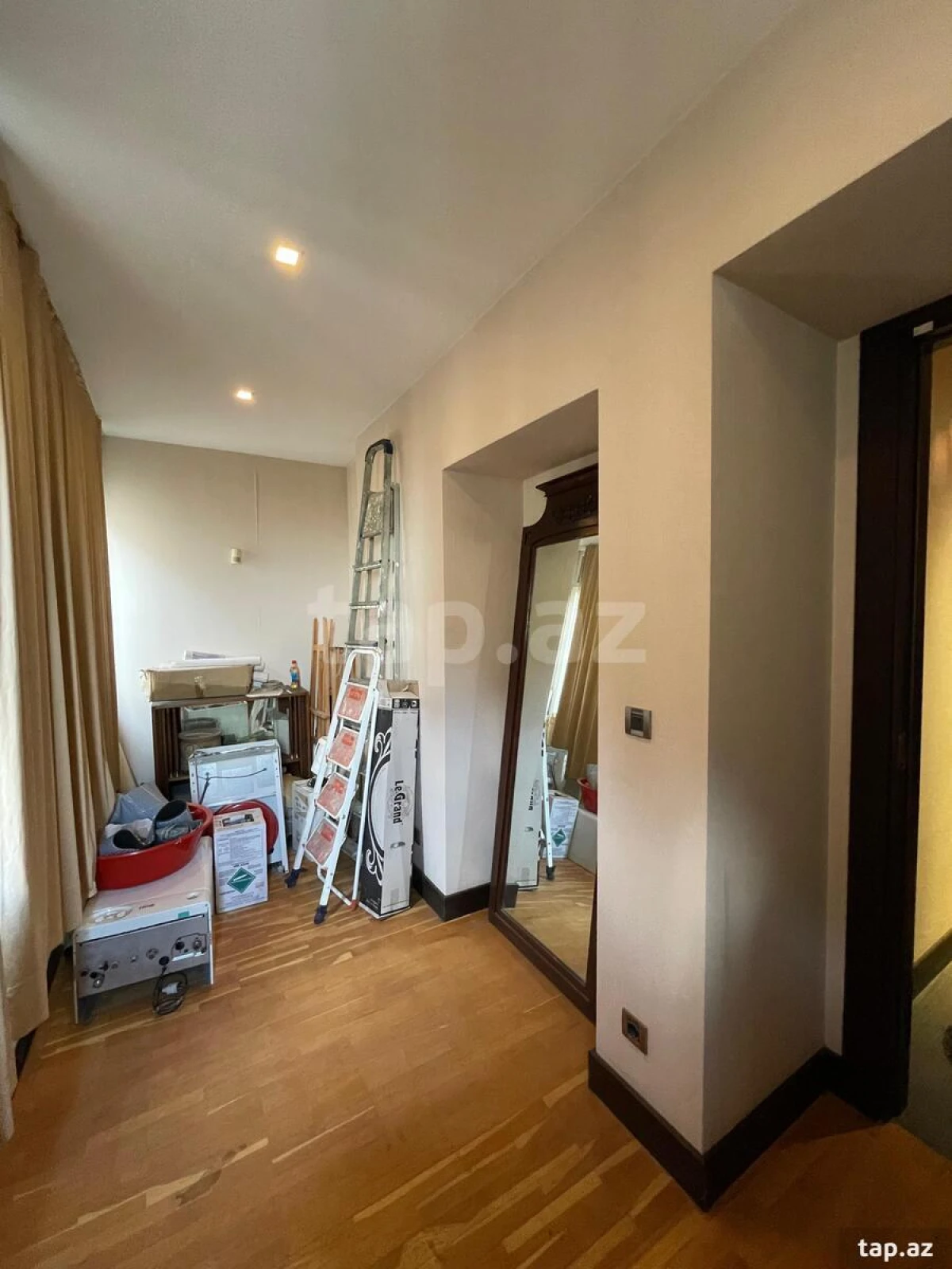 Satılır 7 otaqlı mənzil 368 m²