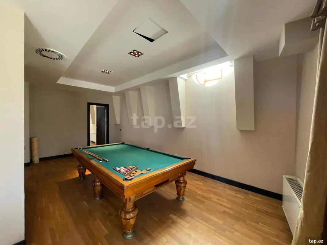 Satılır 7 otaqlı mənzil 368 m²