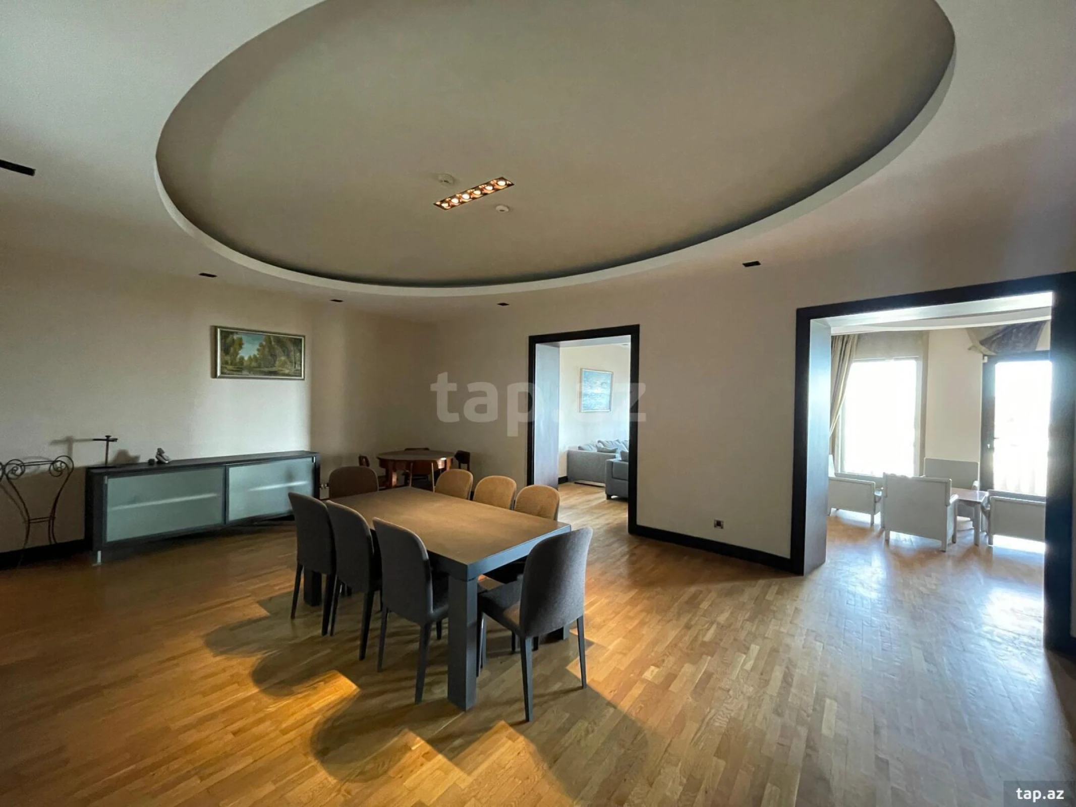 Satılır 7 otaqlı mənzil 368 m²