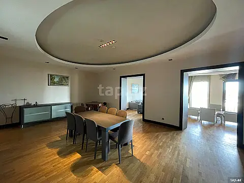 Satılır 7 otaqlı mənzil 368 m²