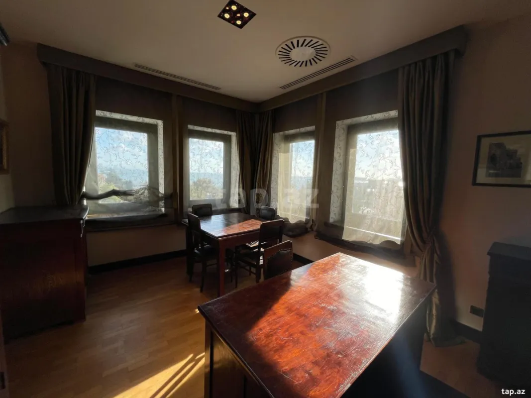 Satılır 7 otaqlı mənzil 368 m²
