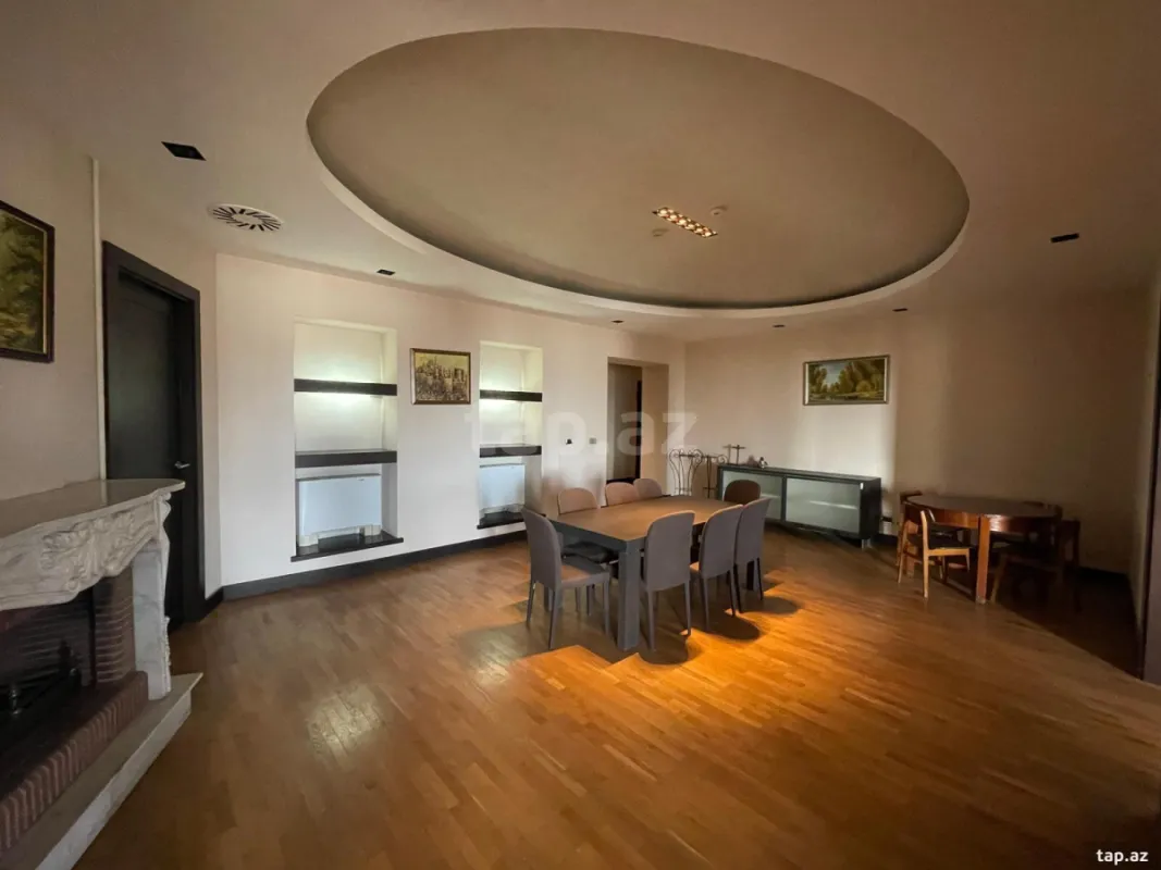 Satılır 7 otaqlı mənzil 368 m²