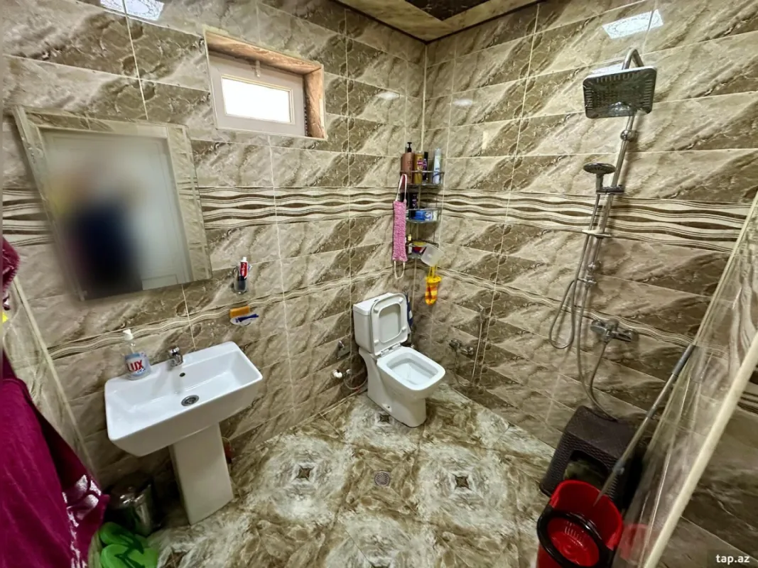 Satılır 6 otaqlı həyət evi