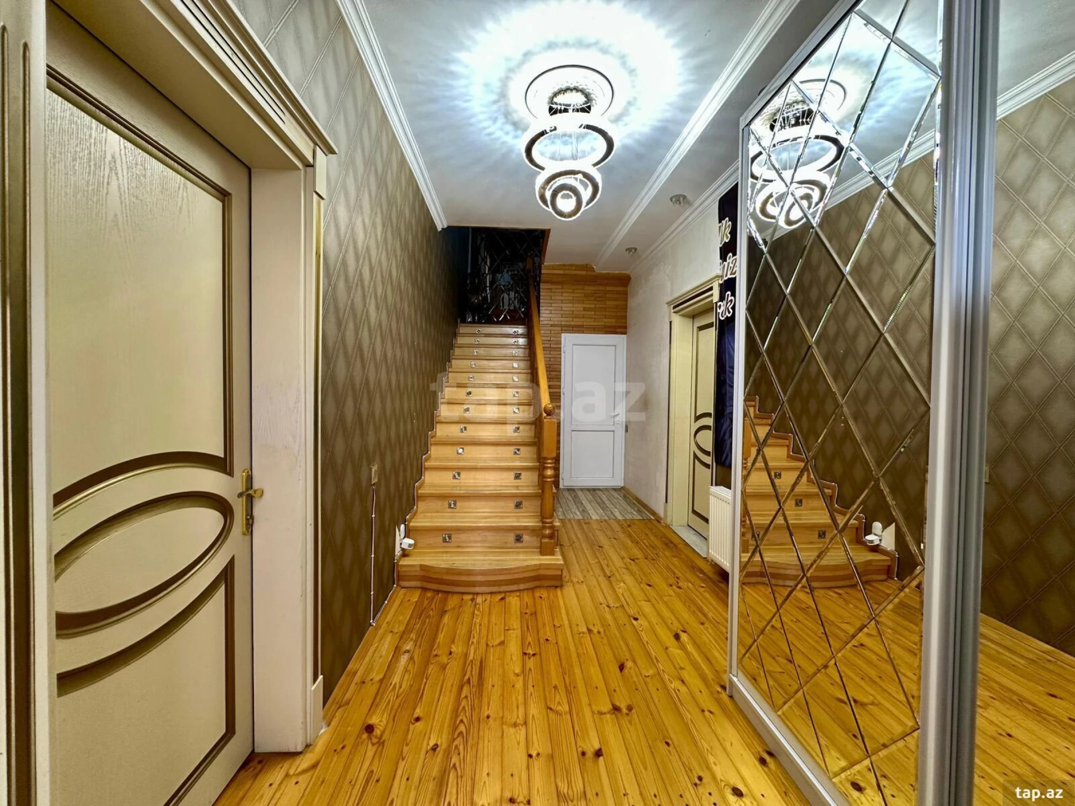 Satılır 6 otaqlı həyət evi