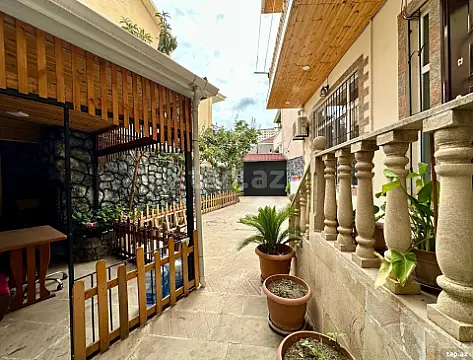 Satılır 6 otaqlı həyət evi