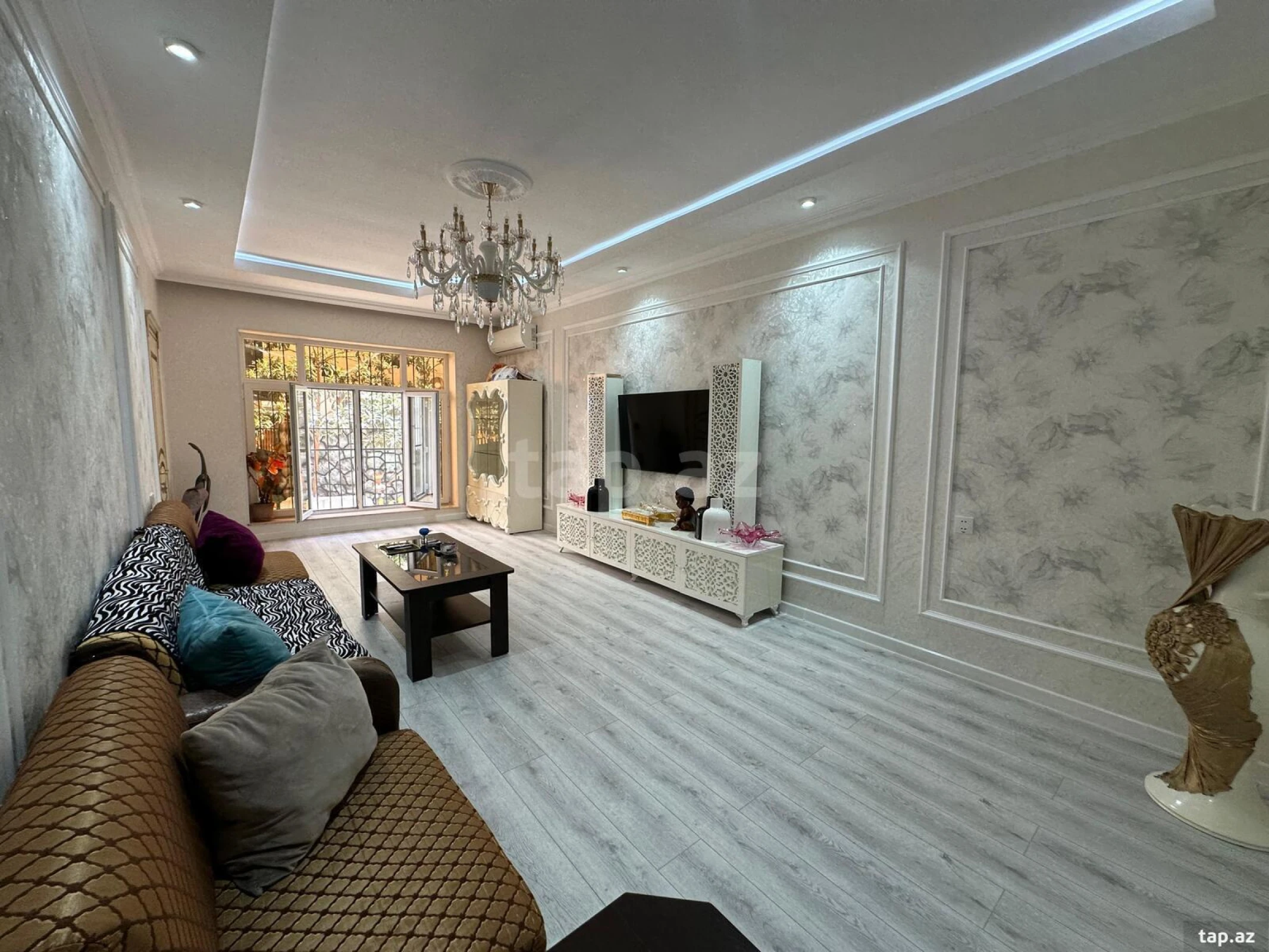 Satılır 6 otaqlı həyət evi