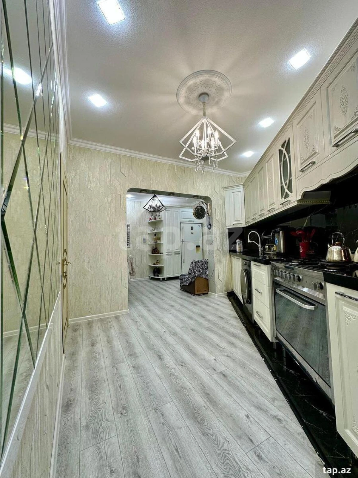 Satılır 6 otaqlı həyət evi