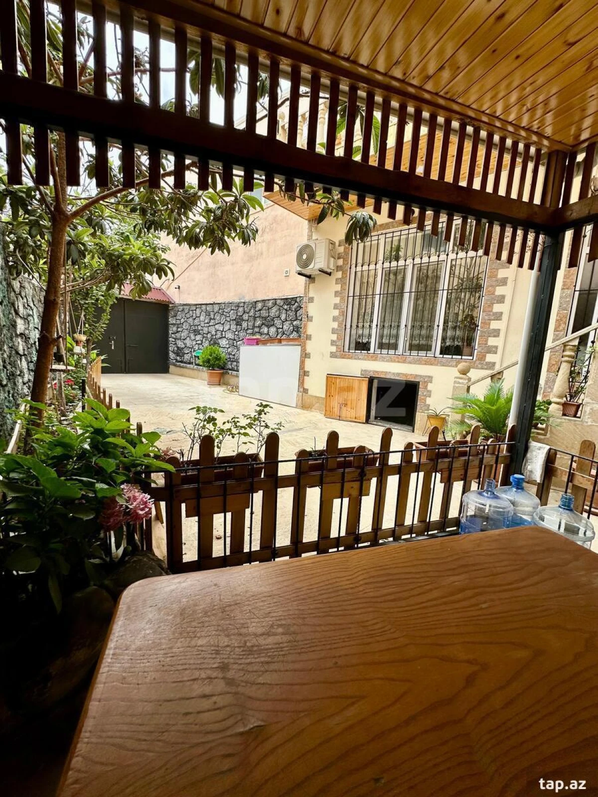 Satılır 6 otaqlı həyət evi