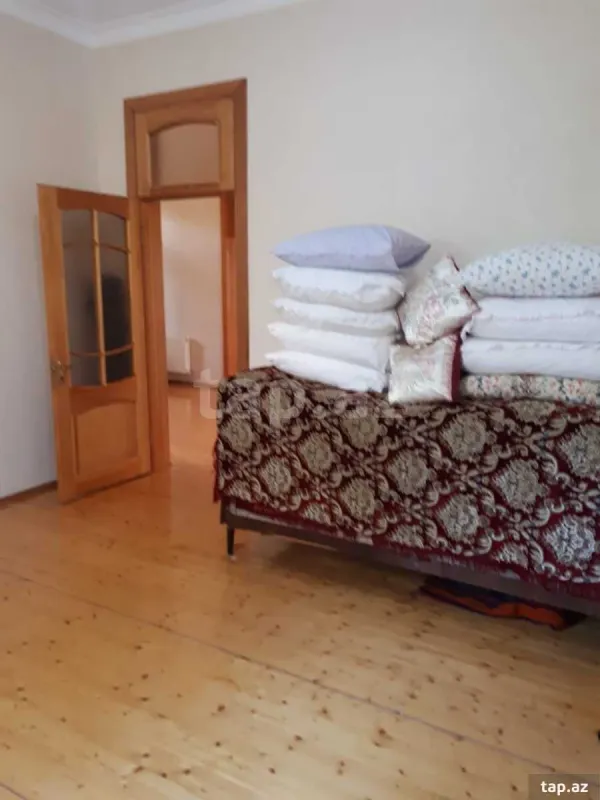 Satılır 5 otaqlı həyət evi