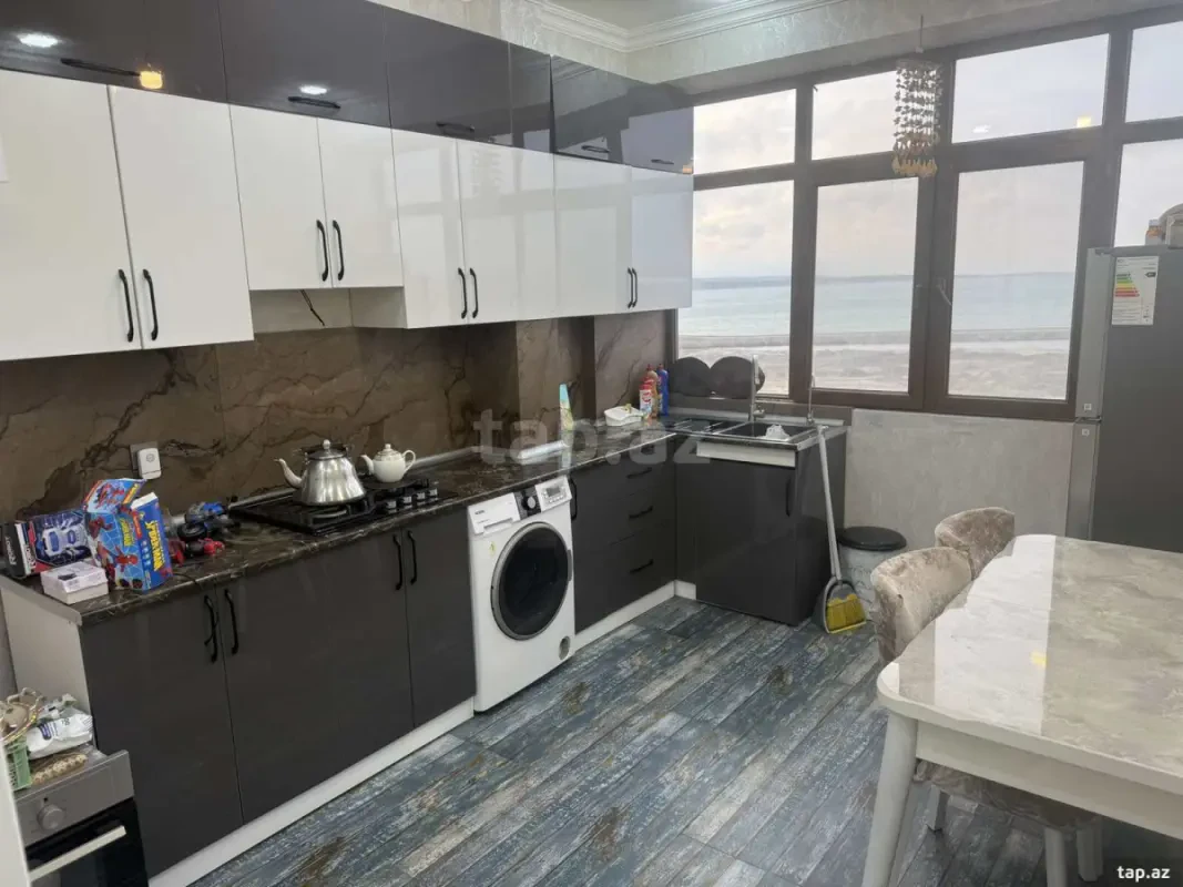 Kirayə verilir 3 otaqlı yeni tikili 93 m²
