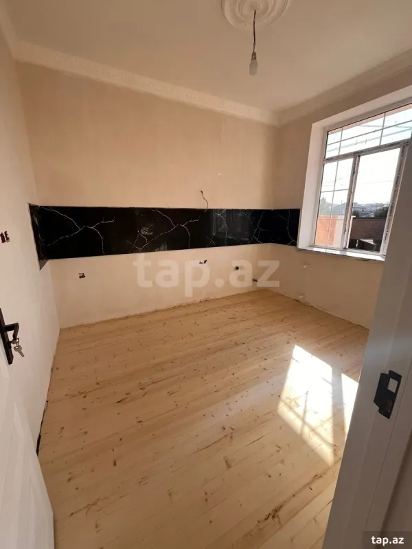 Satılır 4 otaqlı həyət evi