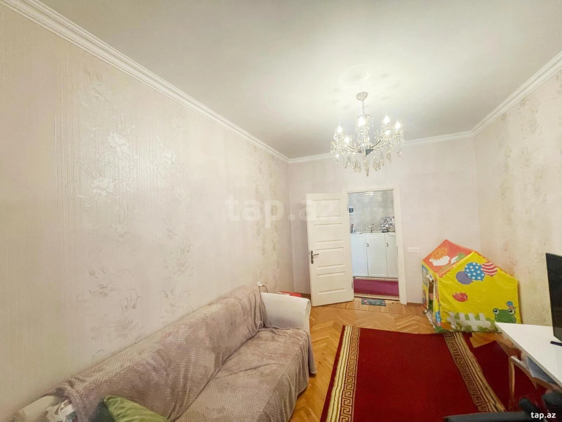 Satılır 4 otaqlı mənzil 110 m²