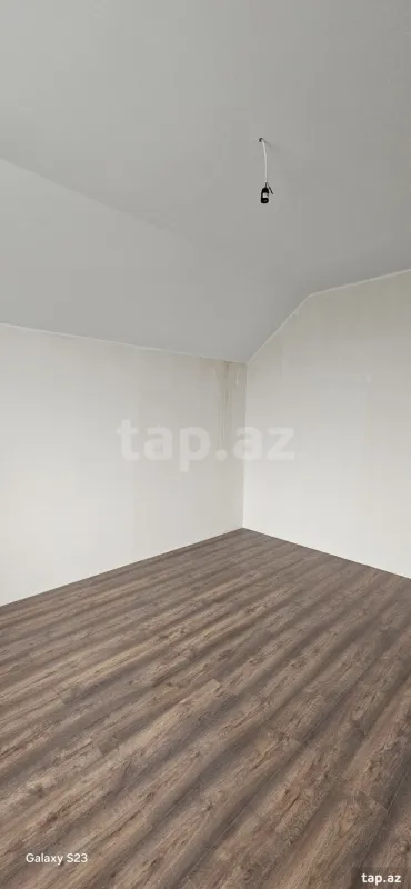 Satılır 5 otaqlı həyət evi 300 m²