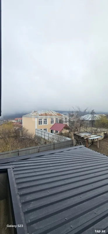 Satılır 5 otaqlı həyət evi 300 m²